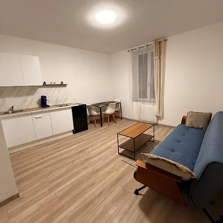4-person Joeuf